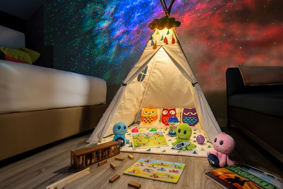 In-Room Camping Fun - 普吉岛曜舍度假酒店